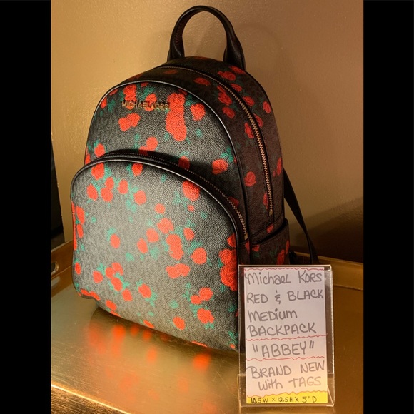 Michael Kors Handbags - Michael Kors Backpack 🎒 Medium size, NEW!